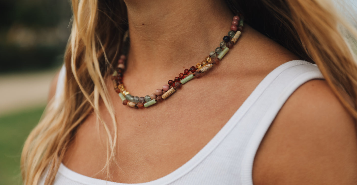 Ámbar Báltico Crudo + Collar Arco Iris de Piedras Preciosas