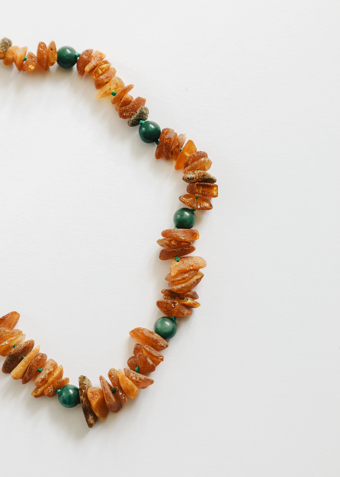 Collar para mascotas: ámbar báltico crudo + jade verde natural