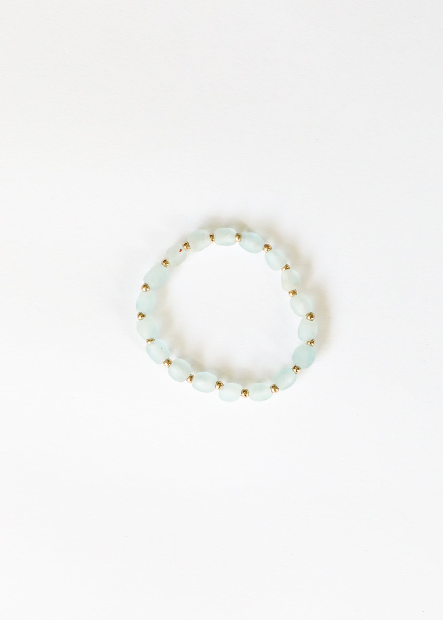 Vidrio de mar azul vintage + sol de oro de 14k || Pulsera para adultos