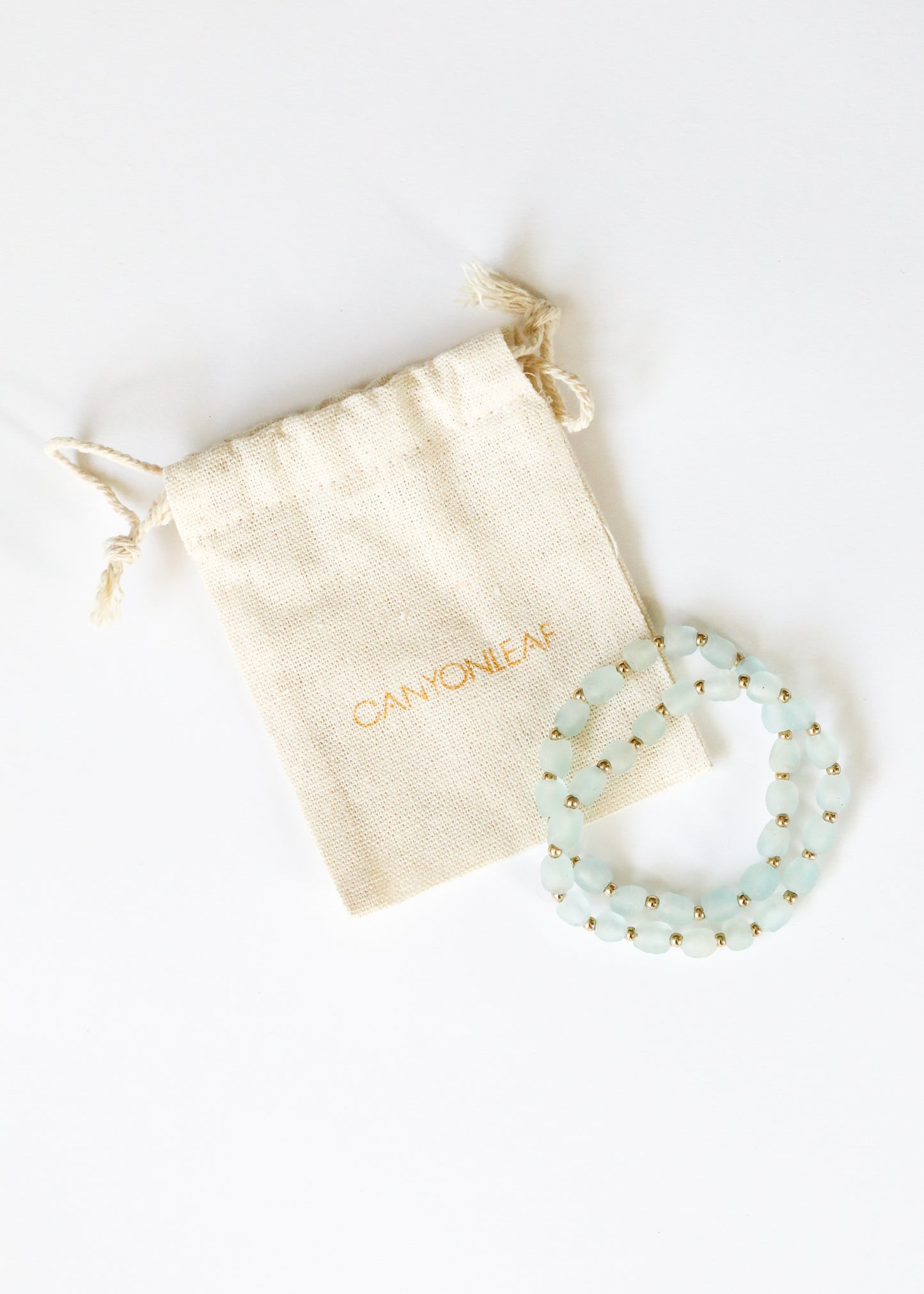 Vidrio de mar azul vintage + sol de oro de 14k || Pulsera para adultos