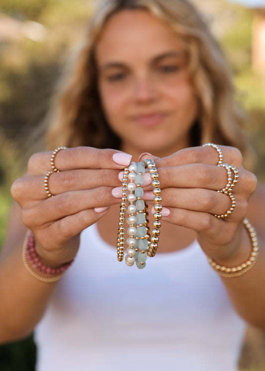 Vidrio de mar azul vintage + sol de oro de 14k || Pulsera para adultos