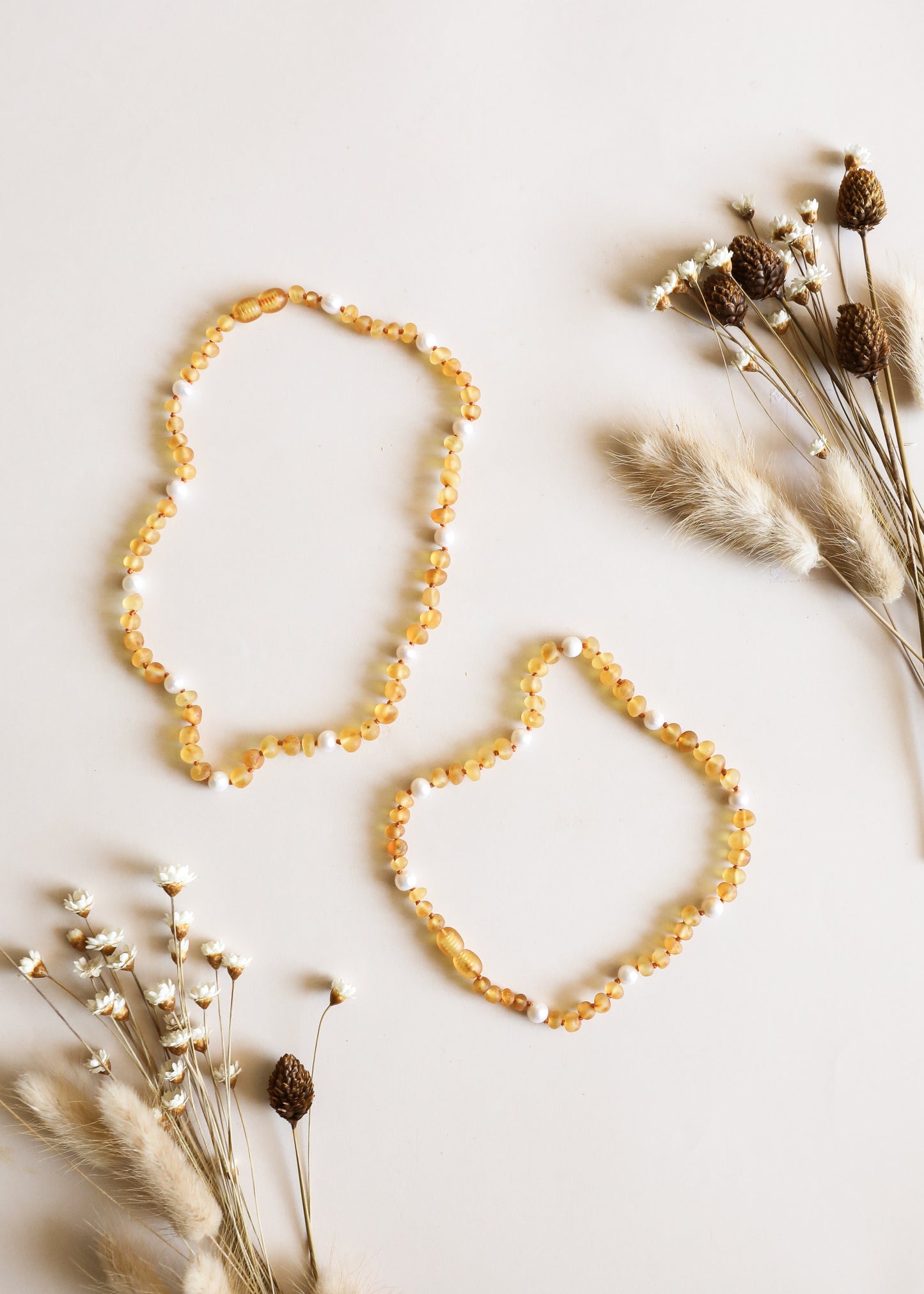 Ámbar báltico de miel cruda + halo de perlas || Collar