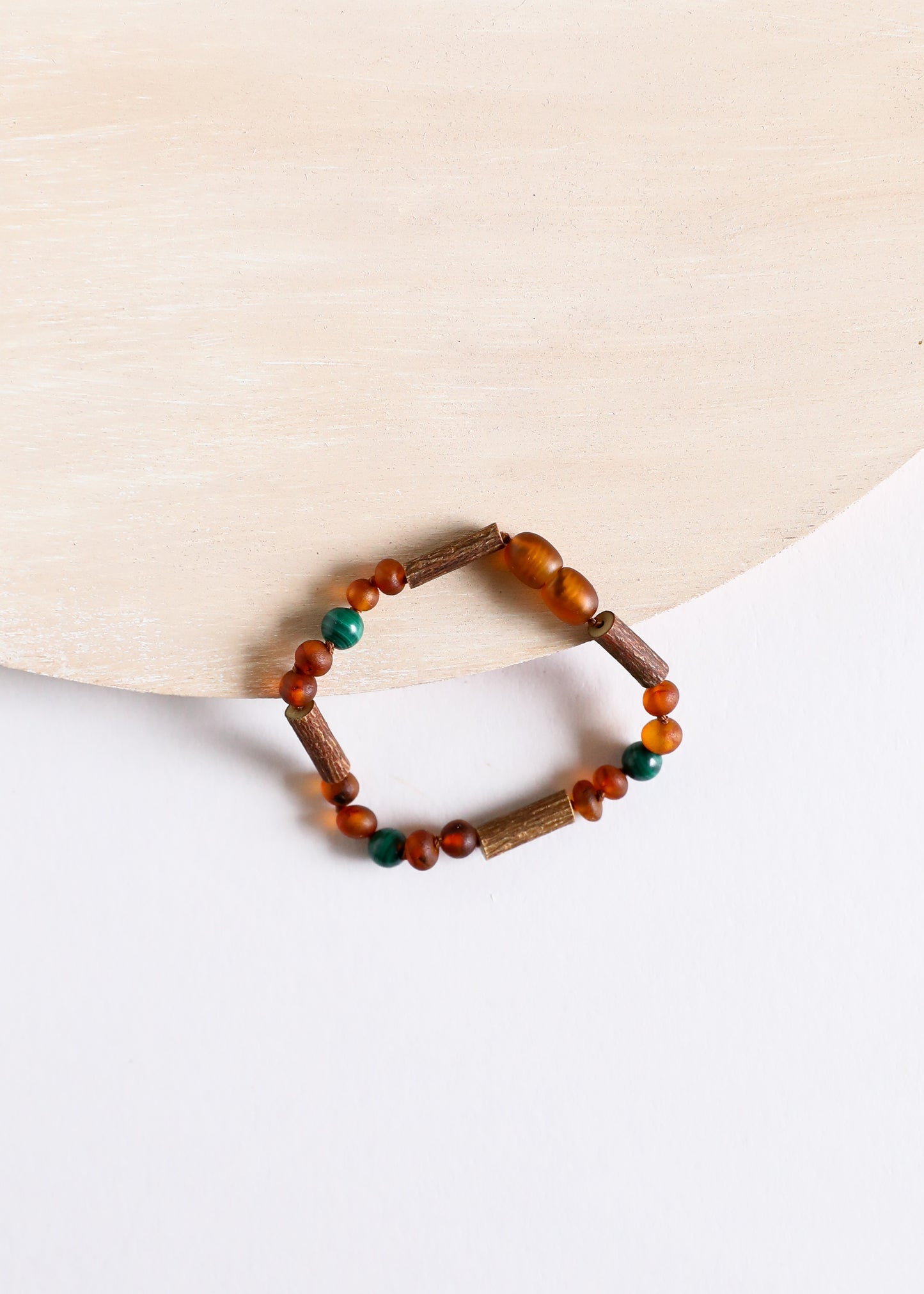 Madera de avellana || Ámbar crudo + Malaquita || Tobillera o pulsera