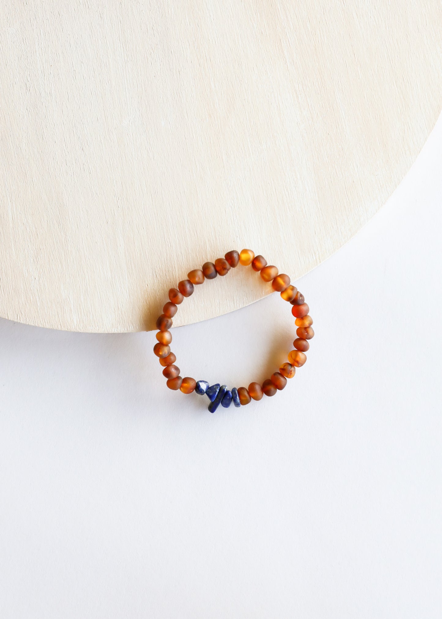 Ámbar báltico de coñac crudo + lapislázuli || Pulsera para adultos