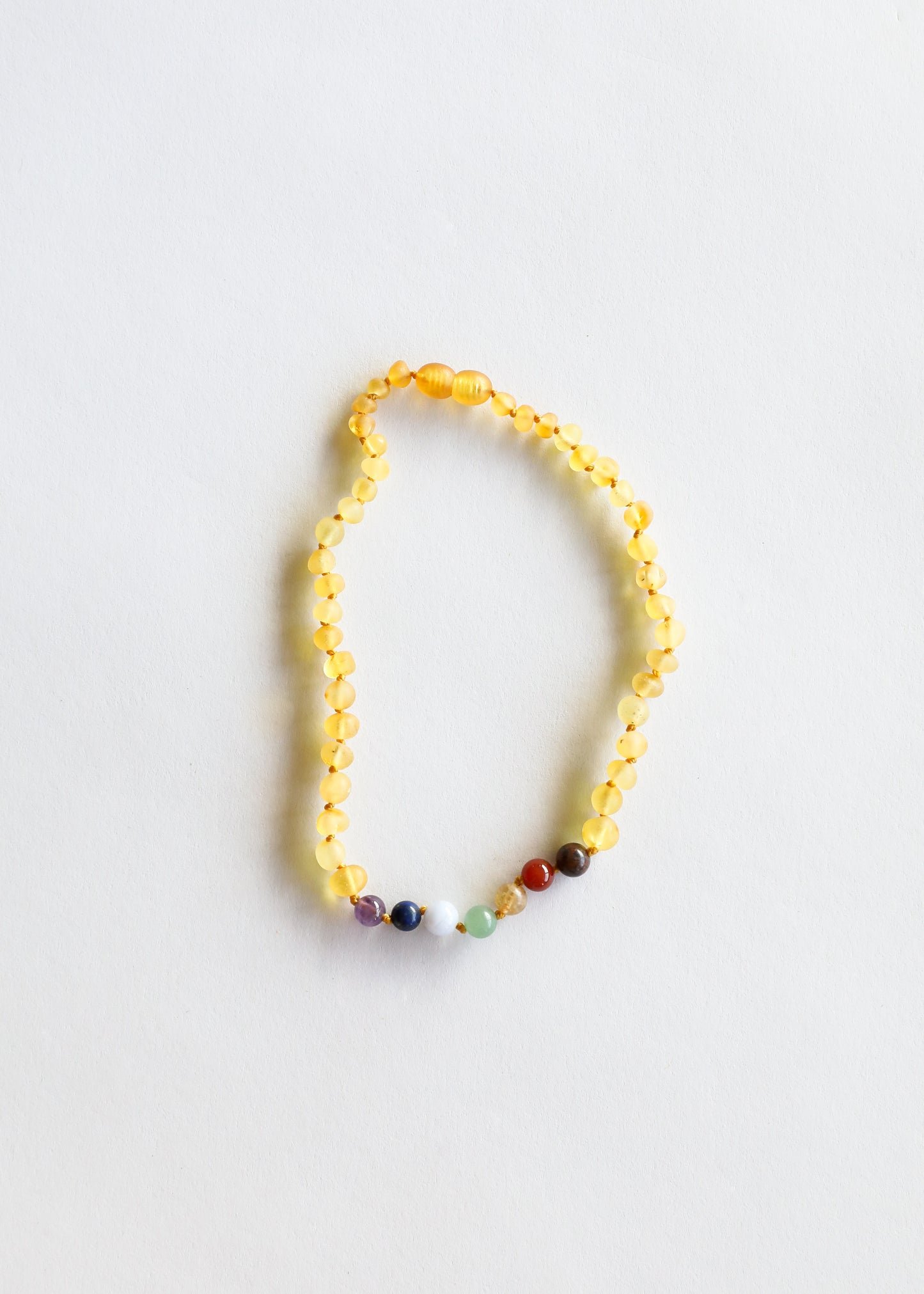 Ámbar báltico de miel cruda + cristales CHAKRA || Collar