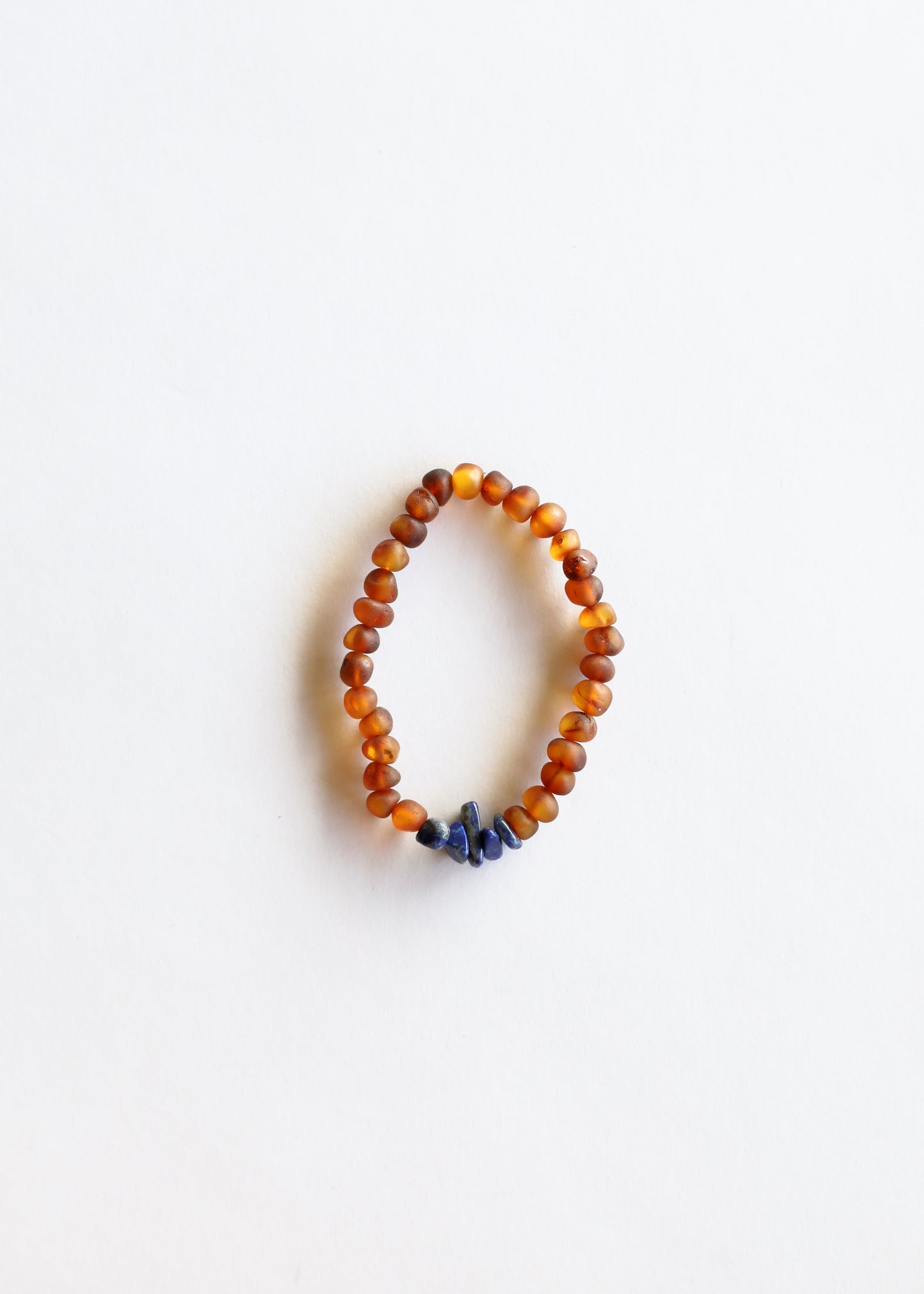 Ámbar báltico de coñac crudo + lapislázuli || Pulsera para adultos