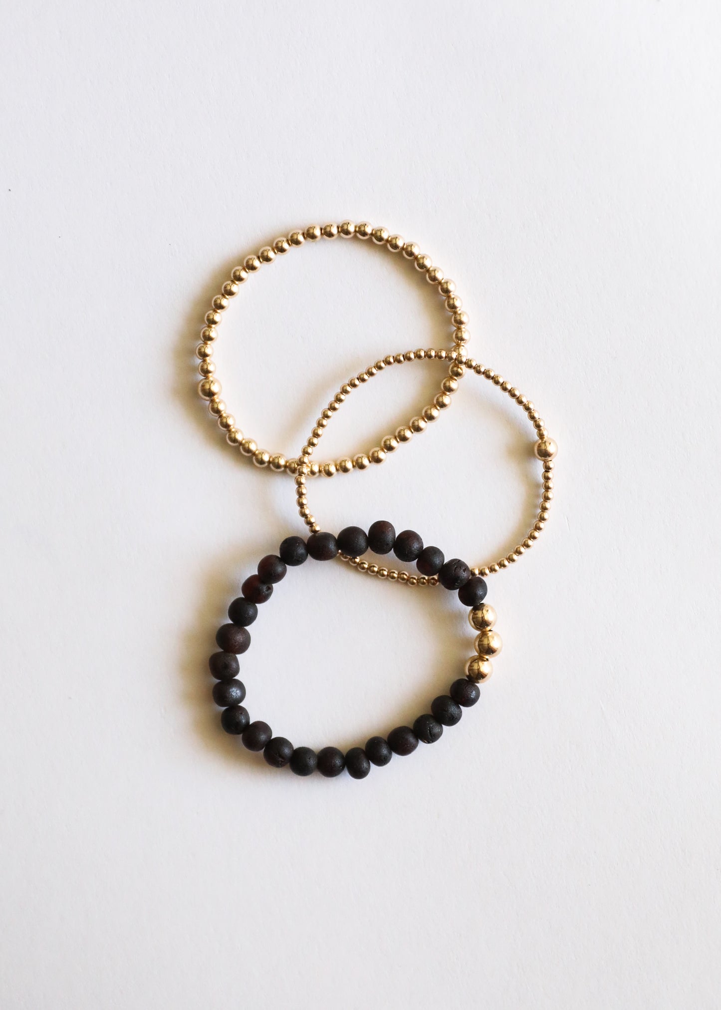 Ámbar báltico negro crudo + oro || Pila de pulseras para adultos ||