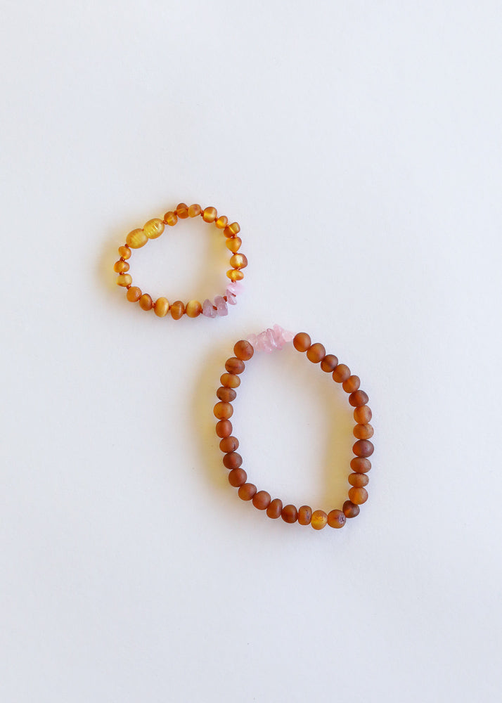 Ámbar báltico de coñac crudo + cuarzo rosa crudo || Conjunto de pulsera