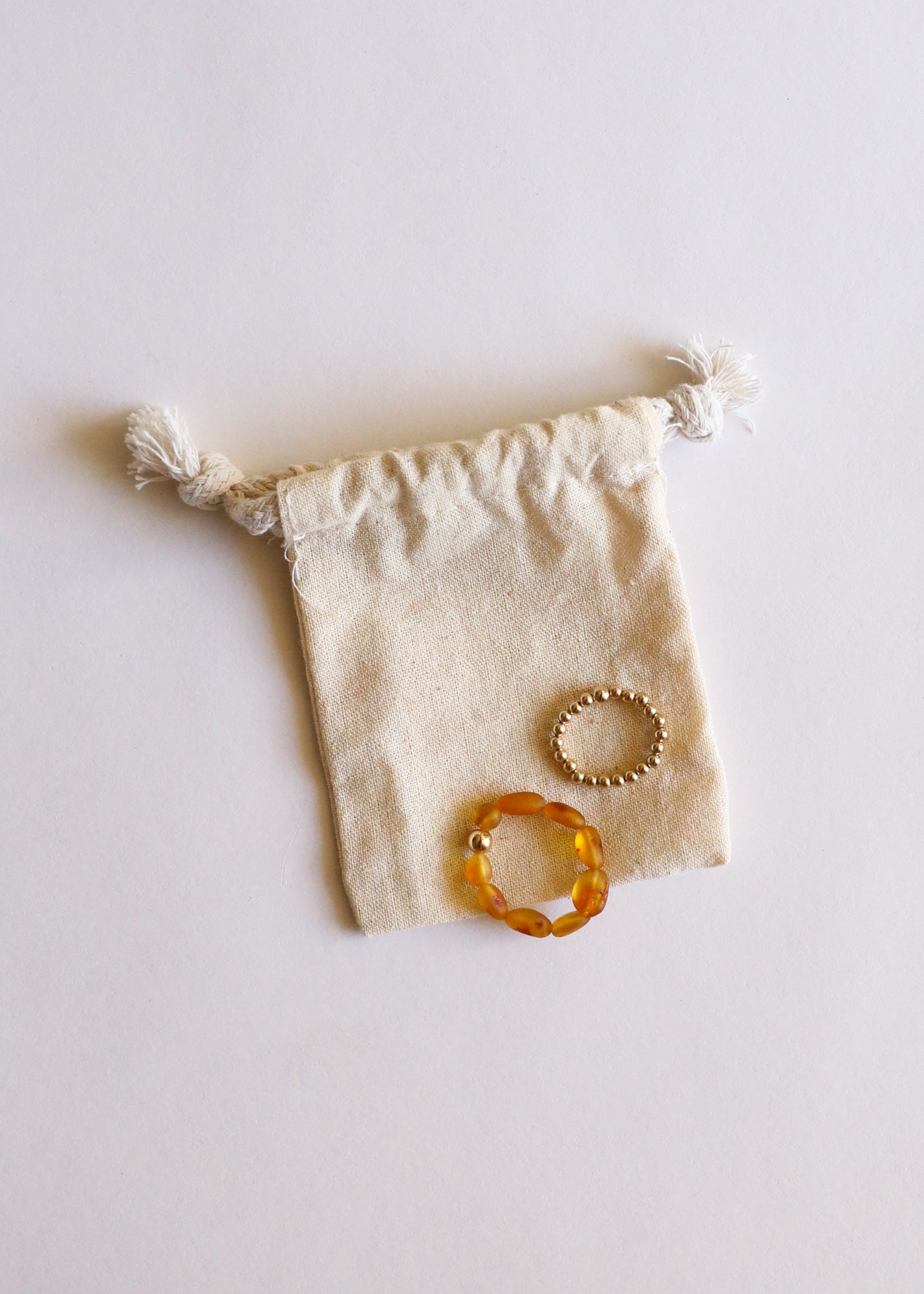 Miel cruda Ámbar báltico + Oro || Pila de anillos