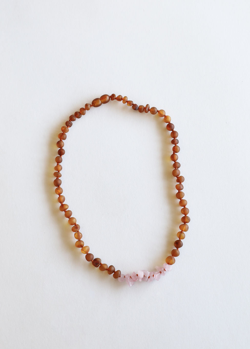 Ámbar báltico de coñac crudo + cuarzo rosa crudo || Collar
