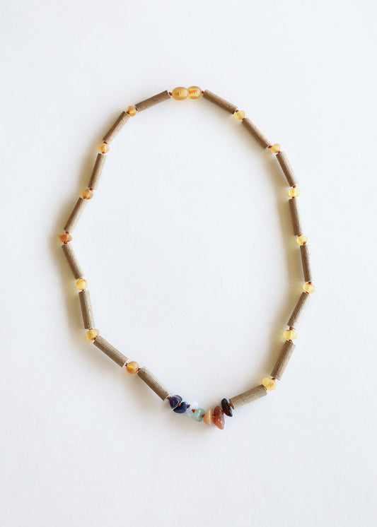 Hazelwood + Collar de cristal de chakra crudo
