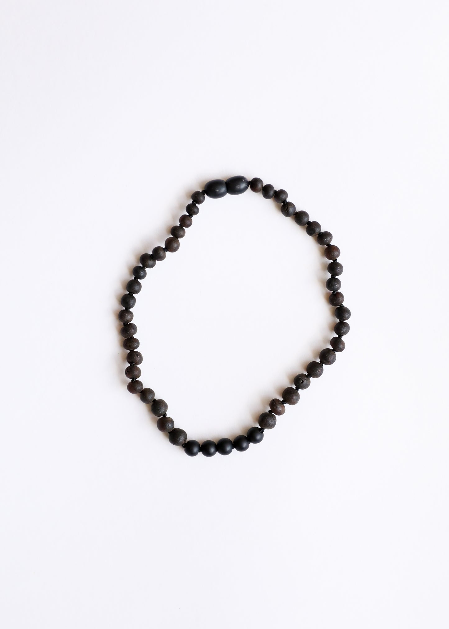 Ámbar báltico negro crudo + collar de shungita