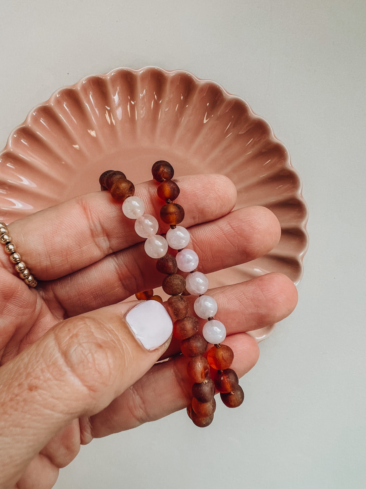 Ámbar báltico coñac crudo + cuarzo rosa || Pulsera para adultos